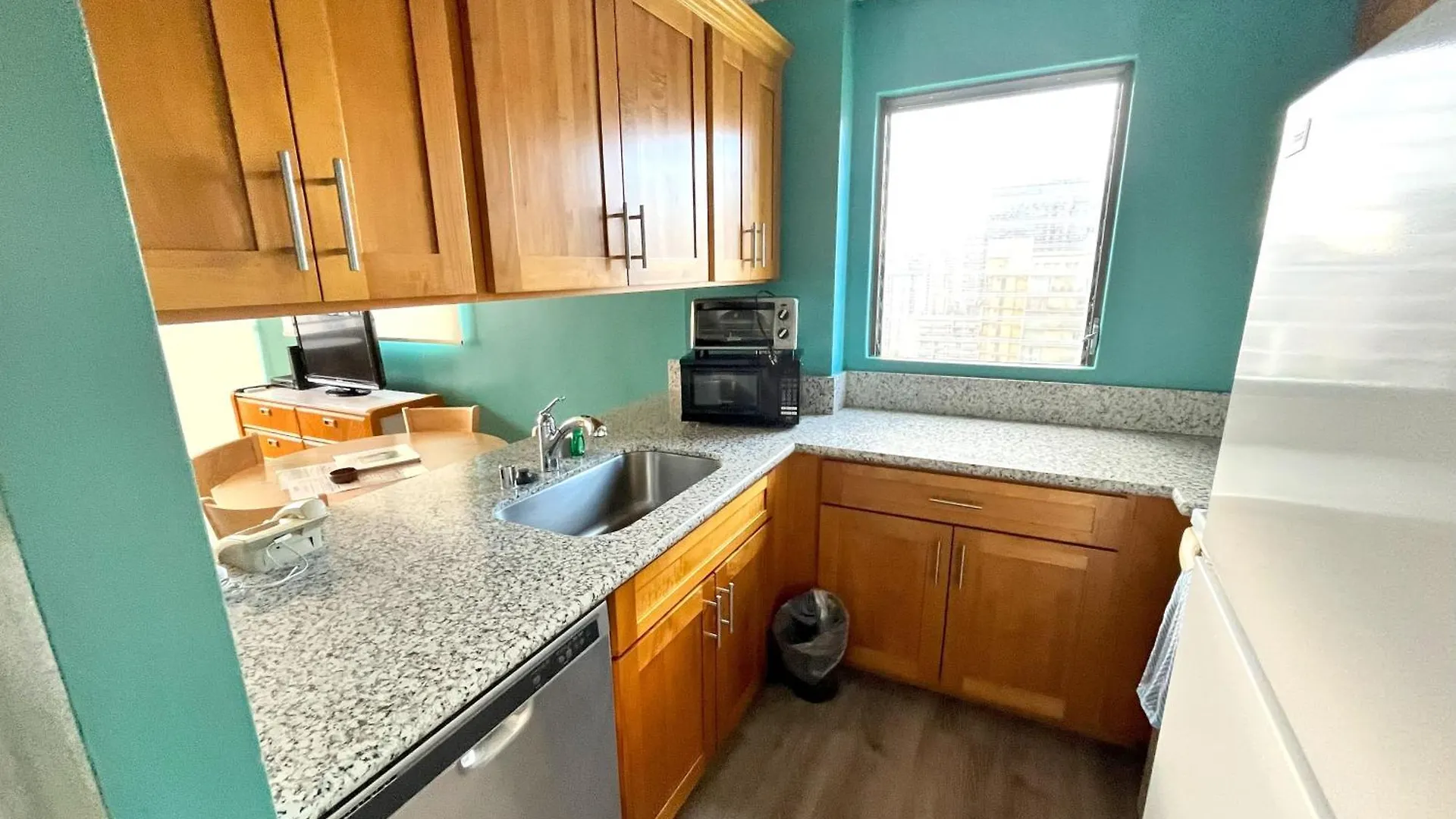 Royal Kuhio 1705 - Spacious Corner Unit With Stunning Mountain Views In The Heart Of Waikiki! Χονολουλού
