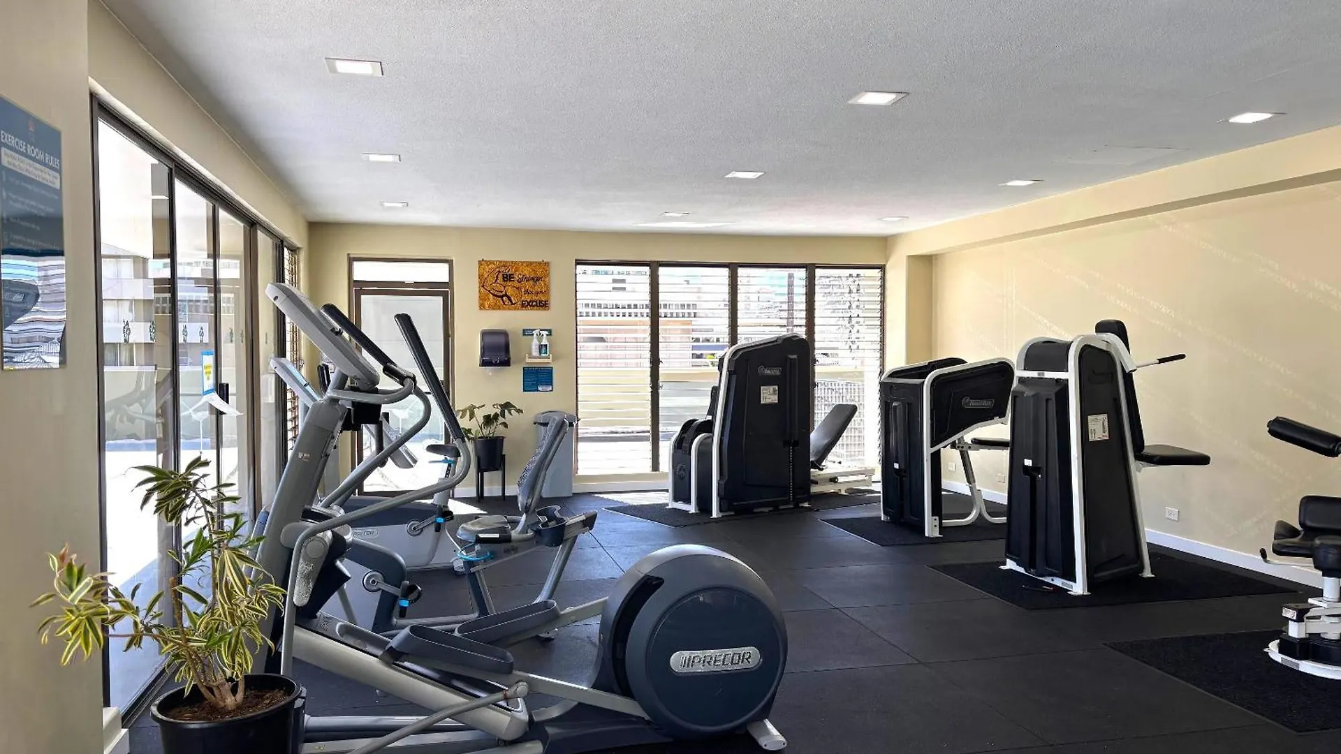 Royal Kuhio 1705 - Spacious Corner Unit With Stunning Mountain Views In The Heart Of Waikiki! Χονολουλού
