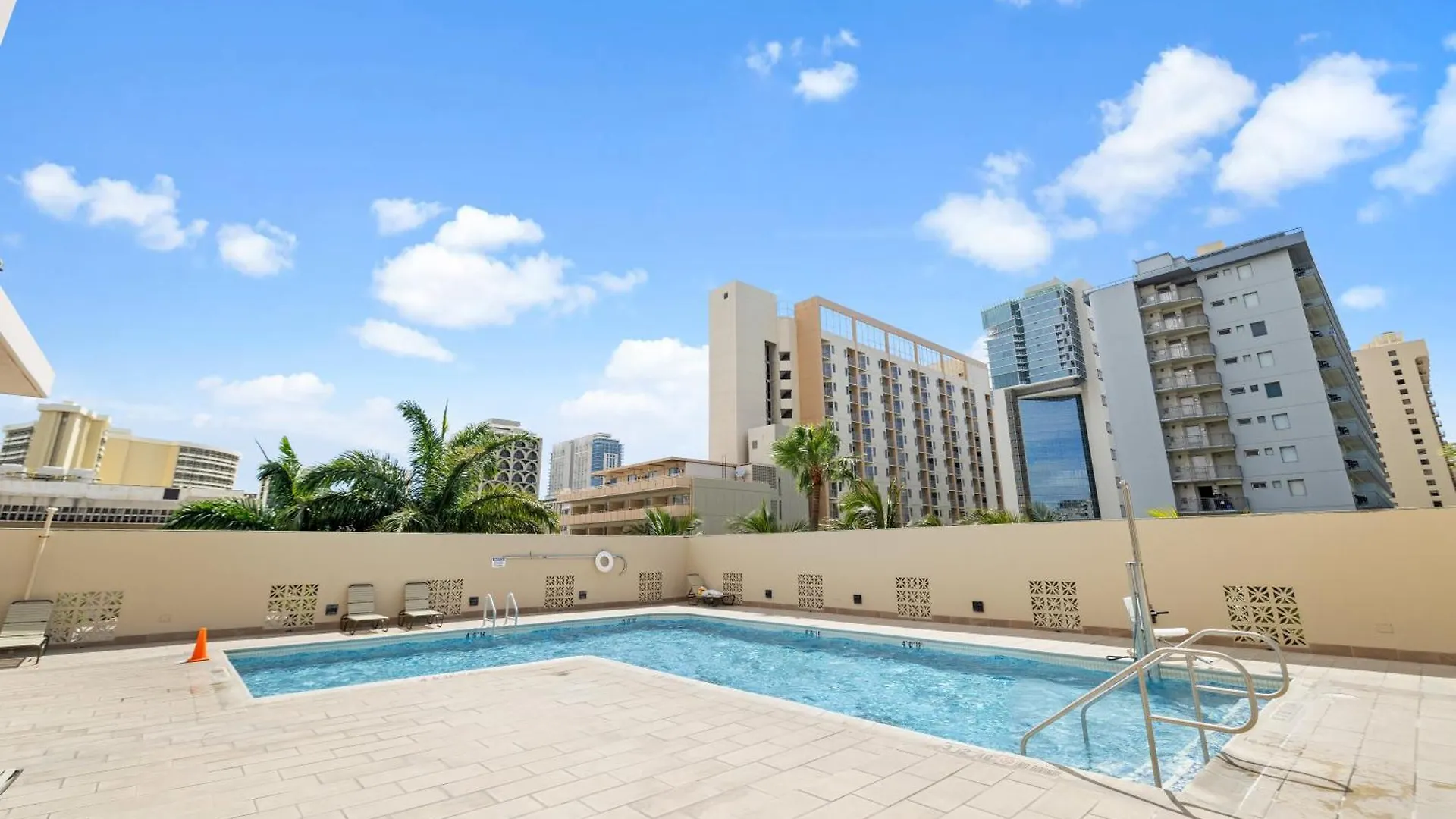 Royal Kuhio 1705 - Spacious Corner Unit With Stunning Mountain Views In The Heart Of Waikiki! Χονολουλού 0*,  Ηνωμένες Πολιτείες της Αμερικής